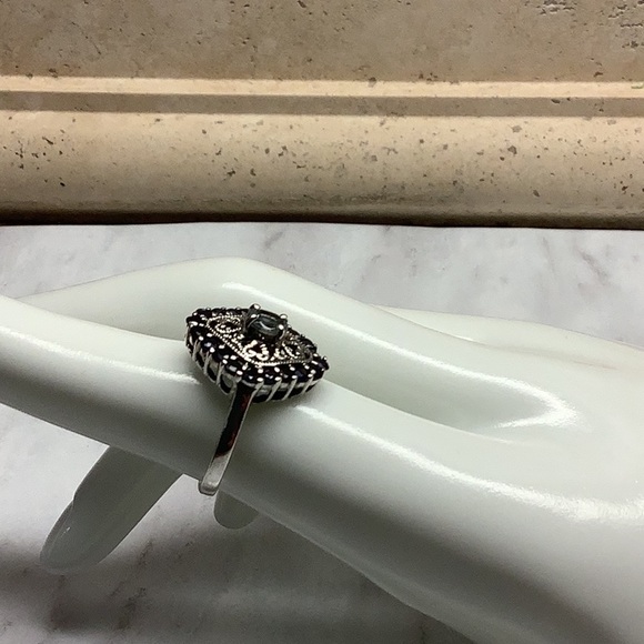 Sapphire Ring - Picture 8 of 9